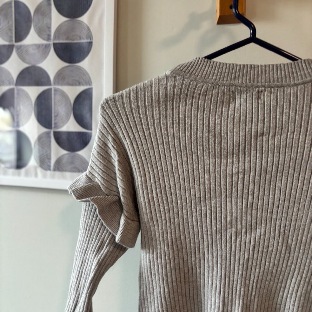 Francesca's • gray long sleeve sweater - Picture 5 of 9